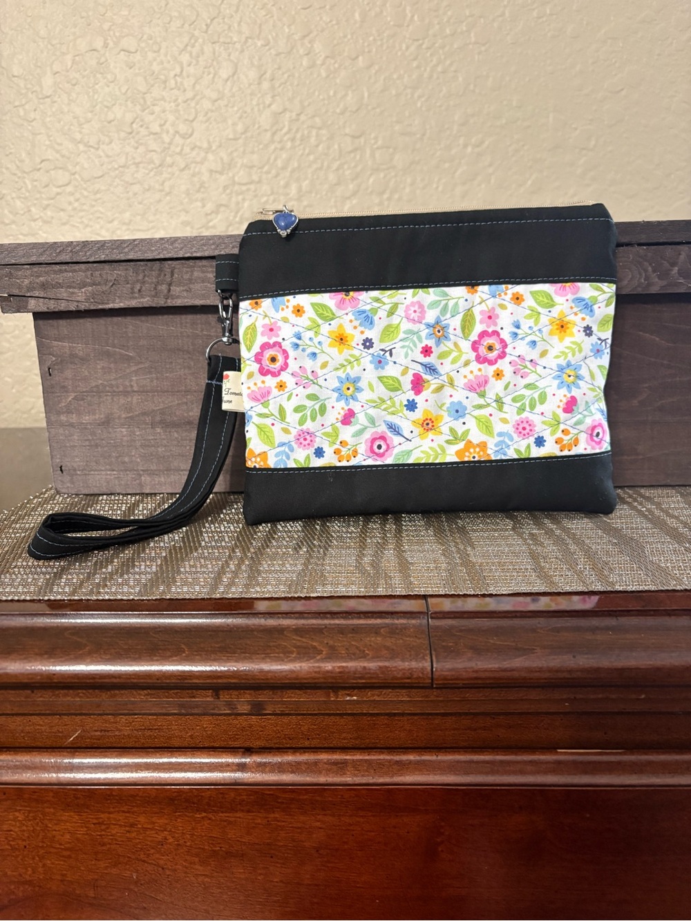 NEW Hand Crafted Quilted Floral Panel Black Wristlet Zipper Clutch - Multicolor